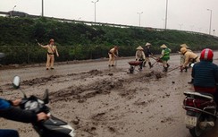 Nét đẹp người chiến sĩ CSGT khi "vào vai" công nhân VSMT