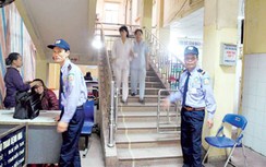 Siết chặt an ninh bệnh viện
