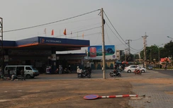 Biển cấm đỗ đổ xuống, "bến cóc" đua nhau mọc lên