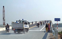 Nghe muỗi... "hát" khi xây cầu Cái Lớn, Cái Bé