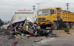 Hung thần xe ben tông xe chở khách, 13 người bị thương