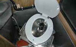 Tháng 7, tàu hỏa sẽ có bồn vệ sinh tự hoại