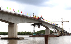 Hợp long cầu Năm Căn, thông suốt đường bộ về đất Mũi