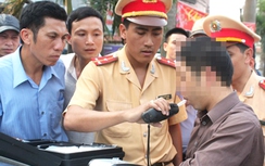 Kiểm tra nồng độ cồn tại bến xe