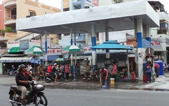 Nổ cây xăng, hàng chục người bỏ chạy