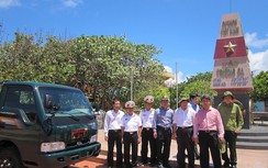 Bộ GTVT tặng xe cho quân dân Trường Sa