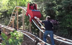 Xây tàu lượn siêu tốc ngay trong... vườn nhà