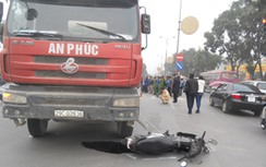 Ngã ra đường, bị xe tải cán tử vong