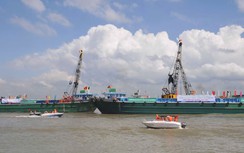 Lần đầu tàu "khủng" vào TP HCM qua luồng Soài Rạp
