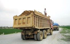 Xe "hổ vồ" đang tàn phá cầu, đường