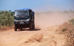 Người dân Vĩnh Linh "hít no bụi" vì xe chở cát làm đường QL1A