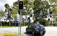 Ả Rập Saudi: Bỏ tù lái xe vượt đèn đỏ