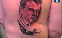 Fan cuồng Hà Lan săm hình Van Persie lên lưng