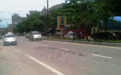 "Bãi chông" giữa đường đe dọa người tham gia giao thông