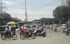 Giờ cao điểm cấm rẽ trái từ Nguyễn Khoái xuống dốc Lương Yên