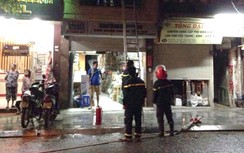 Say rượu, nam thanh niên tẩm xăng dọa đốt nhà trong phố cổ