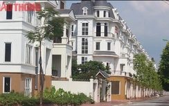 Rợn cảnh âm u vắng lặng trong khu biệt thự bỏ hoang