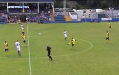 Cầu thủ vô danh tái hiện siêu phẩm của Beckham