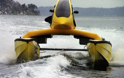 Tàu lượn điều khiển dễ như môtô