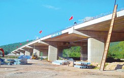 "Xóa sổ" thêm một cây cầu yếu