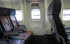 Bị phạt 15 triệu vì tự ý mở cửa thoát hiểm máy bay