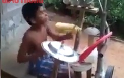 Dùng phế liệu làm dàn trống biểu diễn như dân chuyên nghiệp