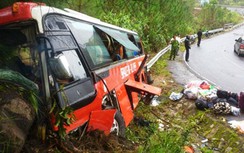 Xe khách đâm vách núi, 3 người chết tại chỗ