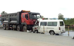 Xe cứu thương gặp nạn, bé 7 tháng tuổi tử vong