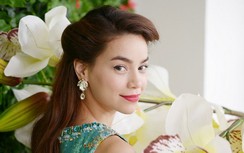 Hà Hồ đọ sắc với hoa