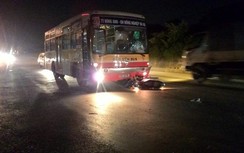 Đối đầu xe buýt, hai thanh niên nguy kịch