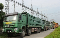 Bắt giữ, cắt thùng hàng của 5 xe tải Howo vi phạm