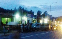 Xe máy chở 5 tông ô tô, 2 chết 3 bị thương