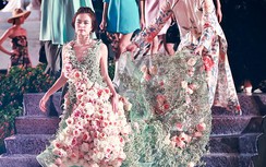 Lần đầu tiên làm người mẫu, Hoàng Thùy Linh đã làm vedette