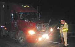 Xe quá tải lưu hành bằng biên bản... vi phạm