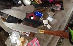 Đối tượng mang đao kiếm, ma túy điên cuồng chống trả 141