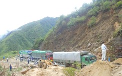 Gần 9.000m3 đất đá vùi lấp, chia cắt QL4D