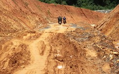 Nhọc nhằn "cõng chữ" lên vùng cao Sa Thầy