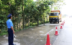 Phát hiện thêm 7 xe vi phạm tải trọng, kích thước thùng chở hàng