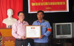 Tặng bằng khen cho người cứu đoàn tàu khỏi trật đường ray