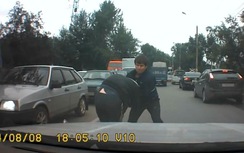 Tên cướp bị đánh nhừ tử vì cướp nhầm xe "đầu gấu"?