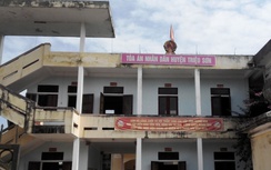 Bắt tạm giam thư ký tòa án nhận hối lộ