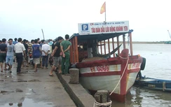 Cứu sống 2 ngư dân đuối nước trên biển