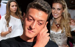 Sau tán gái playboy, Ozil lại tòm tem vợ bạn
