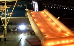 Vietnam Airlines diễn tập thoát hiểm khẩn nguy cất, hạ cánh