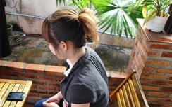 Nữ nhân viên trại nấm bị đánh ghen, lột sạch áo quần