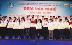 TPHCM: Trao học bổng cho tân sinh viên