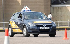 Học lái xe ở Anh: Chi phí hơn 1 ngàn bảng