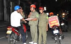 Bắt nhóm giả tổ bảo vệ dân phố "kiểm tra" người đi đường