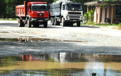 Xe quá tải "cày" nát Tỉnh lộ Thừa Thiên - Huế