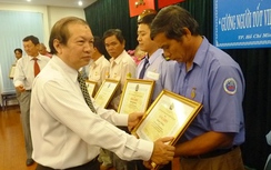 Tuyên dương "Gương người tốt việc tốt - lái xe buýt an toàn 2014"